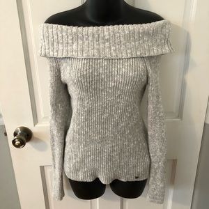 Hollister women’s off the shoulder light gray sweater size small.